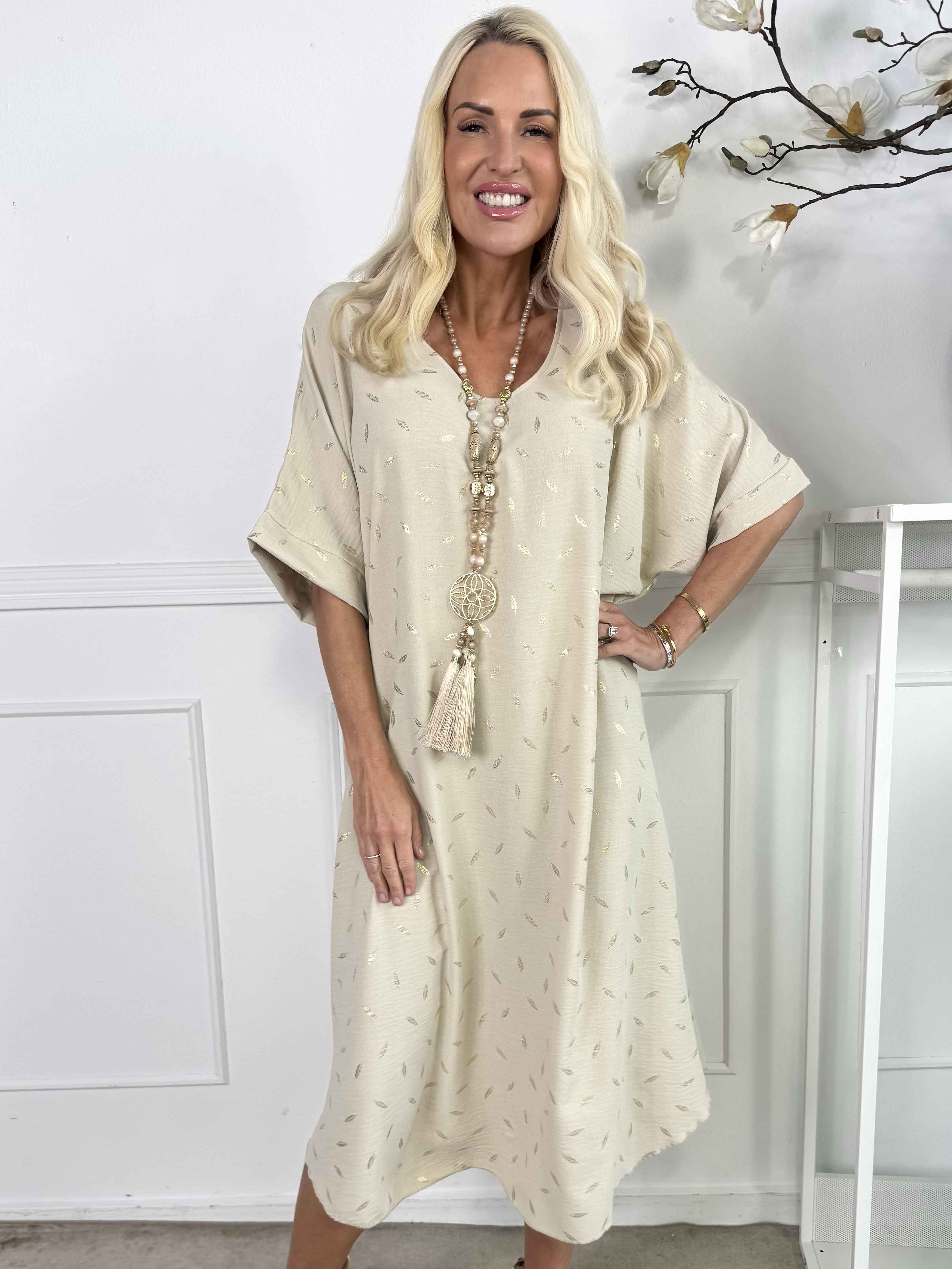 Valentina - Söt klänning med fina guldblad som detaljer